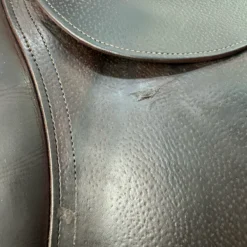 CWD 2GS 18" Used Close Contact Saddle -Farm housse 00c8b58be9c36ffb545bfc74c9b32eb3