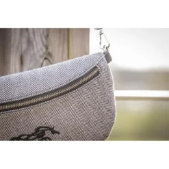 Penelope Chevron Fanny Pack -Farm housse 019d2dbda61c66a3592438b96b33426a