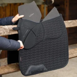 LeMieux ProSorb Plain 2 Pocket Dressage Square -Farm housse 15b9efa8 4fb0 4eb0 99e6 76780f3bd634