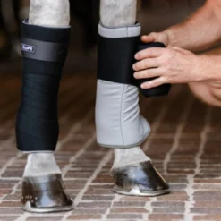 EquiFit Standing Bandage -Farm housse 20008 Equifit Stand.Bandg Black Lifestyle.Front