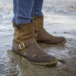 Ariat Women's Savannah Waterproof Boot -Farm housse 47d03df2 0014 489e a13d 860c9efdb9cc