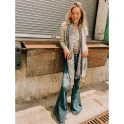 AWST Int'l "Lila" Snaffle Bit Pashmina Scarf 13 AWST Int'l "Lila" Snaffle Bit Pashmina Scarf -Farm housse 63GG1062 Pashmina.Scarf Black Model