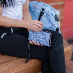 AWST Int'l "Lila" Blue Toile Clutch Wallet 7 AWST Int'l "Lila" Blue Toile Clutch Wallet -Farm housse 63LW449 JPC Blue.Toile .Clutch.Wallet Model2