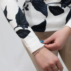 Kastel Long Sleeve Lithograph Leaf Crewneck Sweater -Farm housse 82a95f7e ea29 485b 9635 cf90cb684179