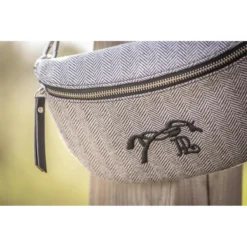 Penelope Chevron Fanny Pack -Farm housse 93d48f44e85358847fd7dad1ec8c4764