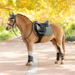 LeMieux Mini Suede Close Contact Square Pad -Farm housse 95cb1ef6 cb19 4f38 80e8 01c4ef78eec4