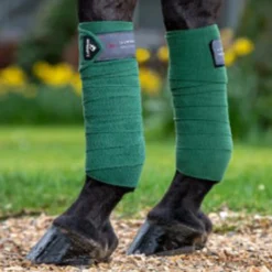 LeMieux Classic Polo Bandages -Farm housse IT00411 LeMieux.Classic.Polo .Bandages Hunter.Green Lifestyle
