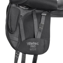 Wintec Pro Wide Dressage Saddle With HART -Farm housse W ProWide Dressage GirthingSystem Blk