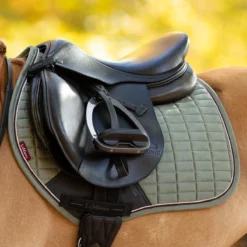 LeMieux Mini Suede Close Contact Square Pad -Farm housse db422423 772b 44db 9b17 486959207766