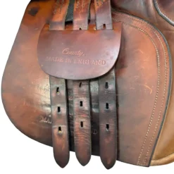 County Saddlery Symmetry 17.5" Used Close Contact Saddle -Farm housse dffc1931d30af953859cbad57495ec3f