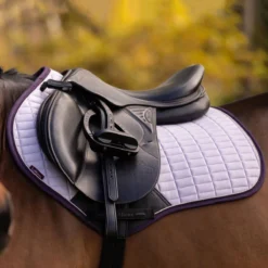 LeMieux Suede Close Contact Square Pad 26 LeMieux Suede Close Contact Square Pad -Farm housse fa910bbf b11e 49bb 9177 20d21ca99058