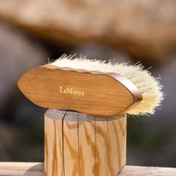 LeMieux Artisan Deep Clean Dandy Brush -Farm housse fb7f83e9 b9d0 4758 86b8 efb19e466c64