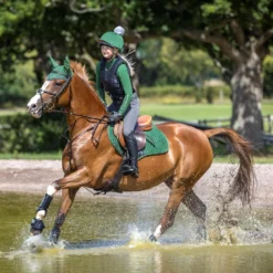 LeMieux Suede Close Contact Square Pad 36 LeMieux Suede Close Contact Square Pad -Farm housse fe26091e 47ad 45b0 a227 afa5f298a526